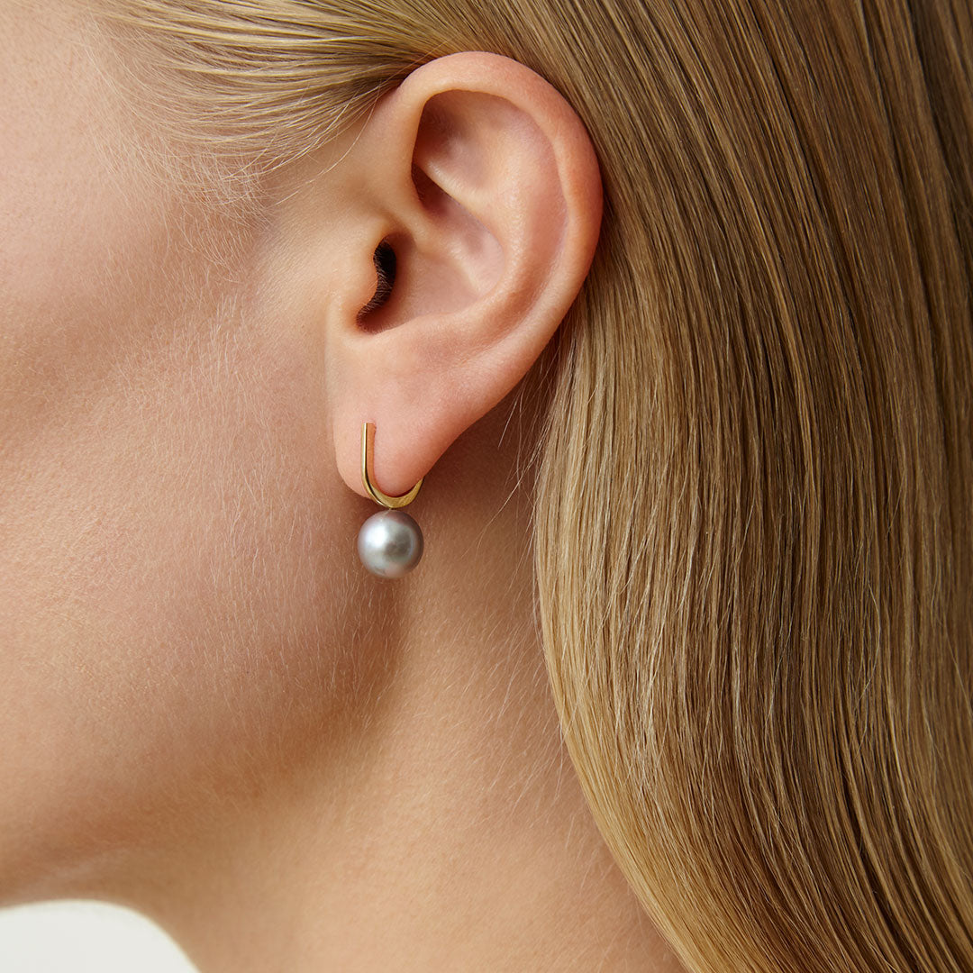 Epona Pearl Earring