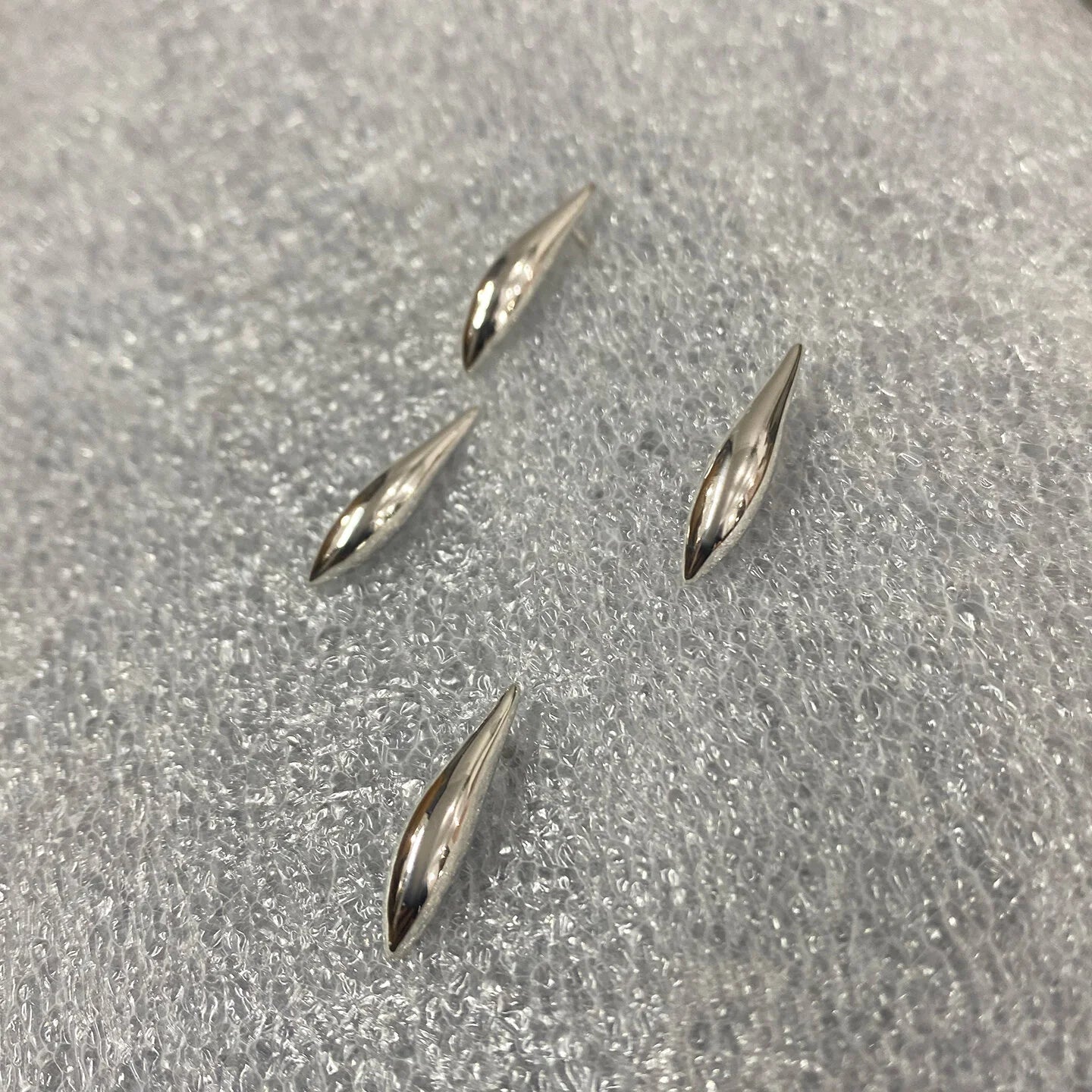 Lor Single Lean Earring