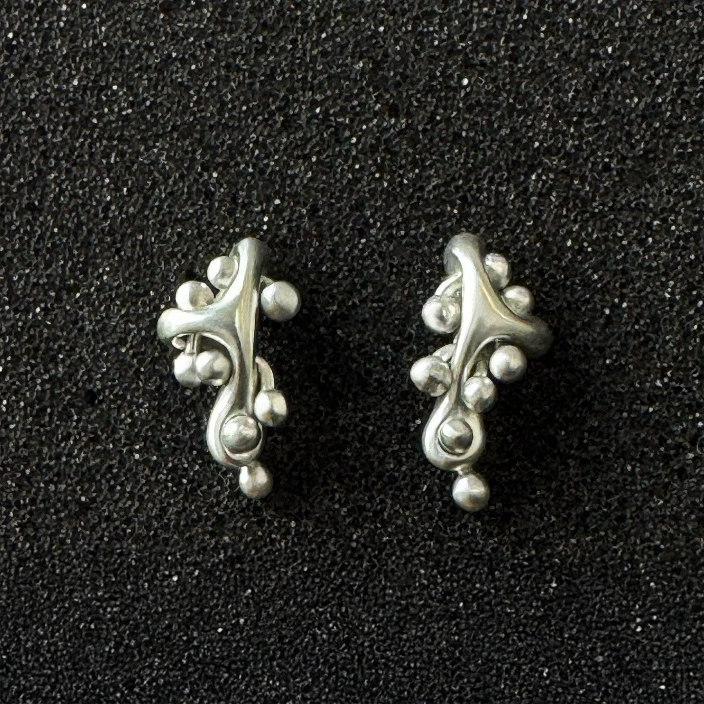 Lai Earring-Bump Cluster